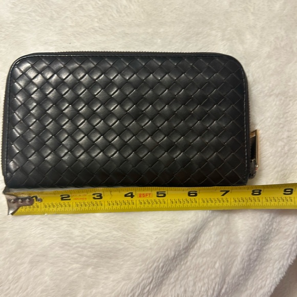 Authentic Bottega Vaneta Nappa Intrecciato Zip Around Wallet - Picture 3 of 13
